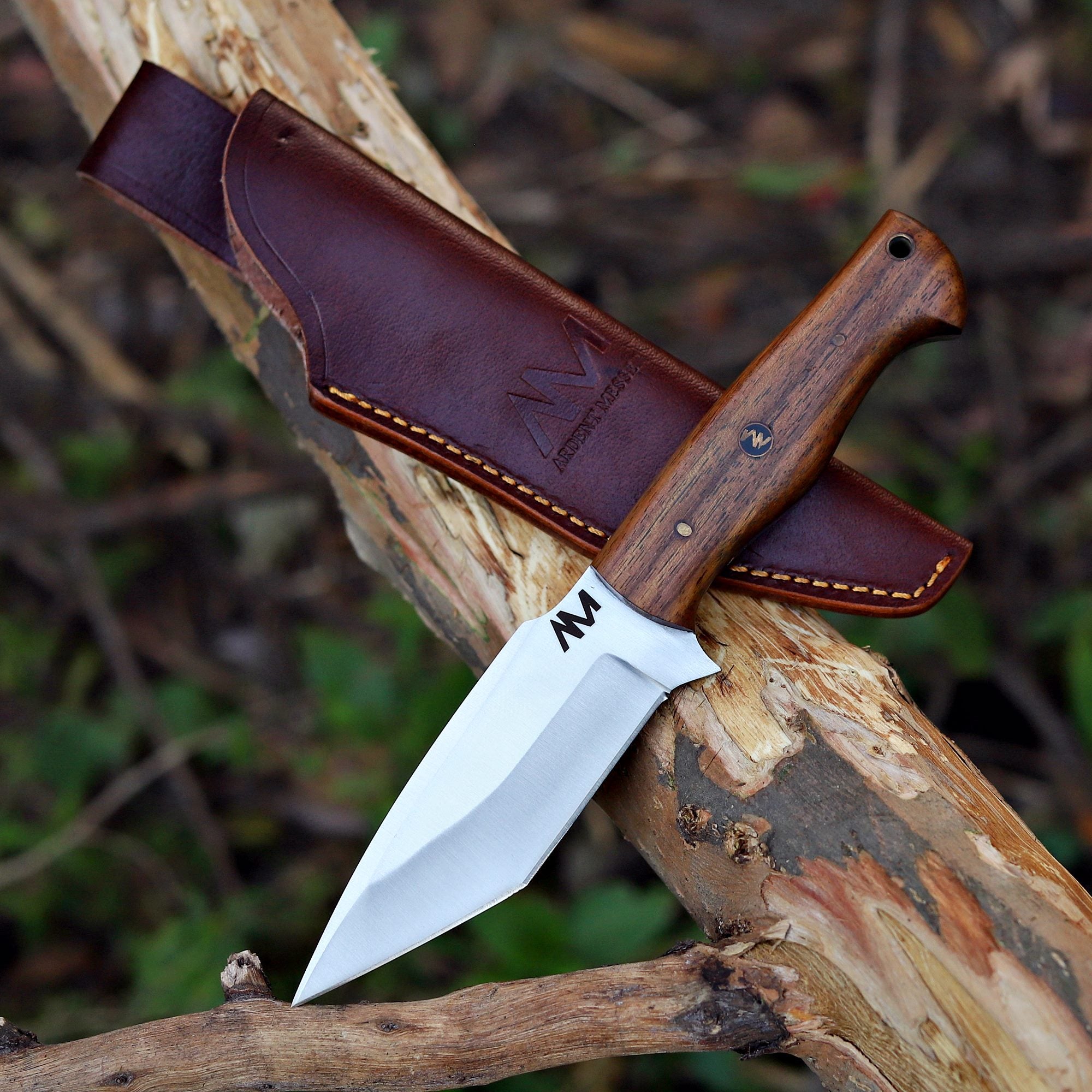 am-frontier-fixed-blade-tanto-knife-outdoor-shot.jpg